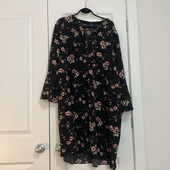 Black flower dress. Plus size Lily Morgan US 3x. - Picture 2 of 4